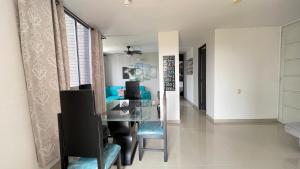 Apt 807 2BR, WiFi, Pool, Gym, Close to universities