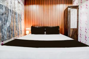 Hotel Amma bhau residency Lokhandwala Complex Andheri west Mumbai