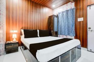 Hotel Amma bhau residency Lokhandwala Complex Andheri west Mumbai