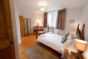 The Old Vicarage with hot-tub & sauna