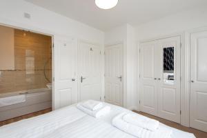 Park View - Stunning 2 bedroom house, both en-suite, 2 parking