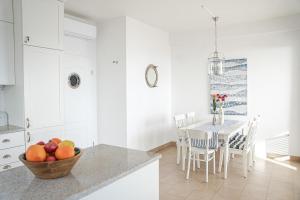 Vekarini Apartment Two-Bedroom with a View