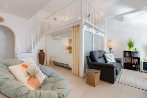 BELLEVUE BY THE SEA - Oceanfront for 4 with stunning views at Praia Dona Ana