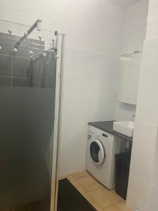 Appartements Solenzara- appartement 5 personnes vue mer dans residence avec piscine : photos des chambres