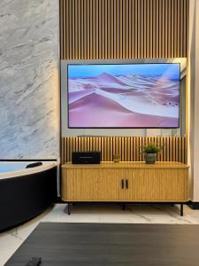 Olympus Luxury Collection - Spa Suite with Jacuzzi - City Center