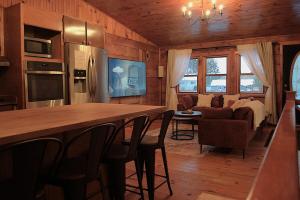 The Log Haus An Countryside Escape