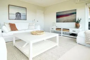 Views & Short Walk To Beach - Torbay