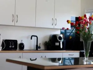 Modern and spacious 1 bedroom holiday home - Ngunguru