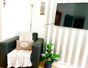 Cosy 3BDR In Levenshulme-Close To Manchester City Centre And Stockport Town- Free Parking- WiFi