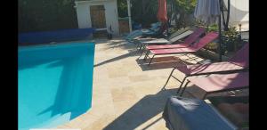 Maisons de vacances F1 Moderne avec Piscine privee et Vue sur le Garlaban : photos des chambres