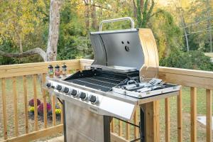 King Beds Hot Tub Arcade Gas Grill Firepit Winston