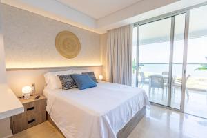 Cosy seaside studio with sunset view