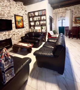 Art House Pagoi Sleeps 6 Parking 5 min to Beach