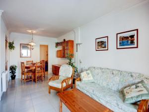Apartment in Roses near Sand Beach
