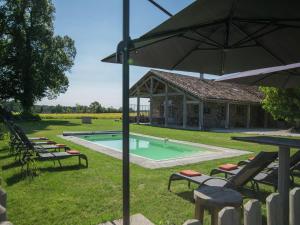 Maisons de vacances Mansion in Fargues with Pool near Bordeaux : photos des chambres