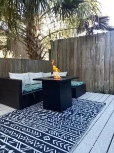 Full townhouse near Shem Creek & Downtown with Hot Tub - Daniel Island