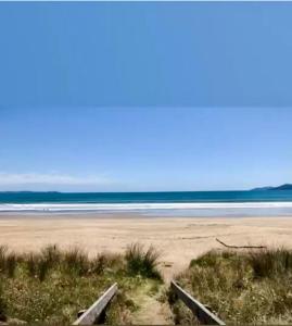 Epic Beachfront Bure - Taipa