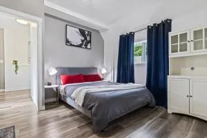 Oceanfront Retreat Behind Ice Cream Shop - 布克塔谢