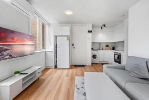 Cozy 1BR Stay in South Yarra with Parking & Wi-Fi