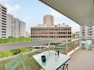Elegant apt private balcony 2BD 6P - Levallois