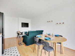 Elegant apt private balcony 2BD 6P - Levallois