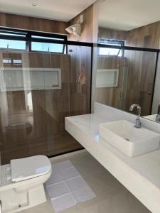 Casa Luxo com 6 suítes, gourmet, piscina e jogos