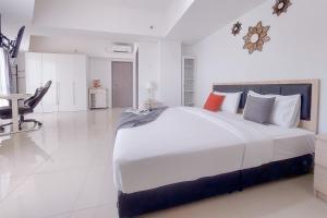 Comfortable and Homey 1BR Tamansari Bintaro Mansion Apartment By Travelio