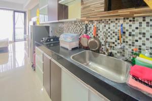 The Modern Studio Room at Beverly Dago Apartment By Travelio