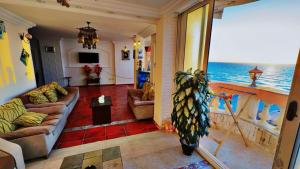 شقة فندقية بغرفتي نوم فيو بحر كامل اسكندرية