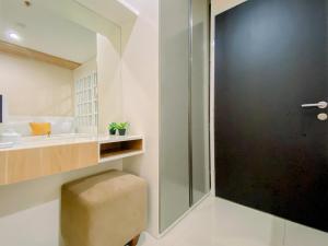 Modern Look 1BR Apartment at Atlanta Residence By Travelio