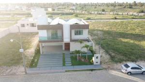 Mansão de luxo em condômino pé na areia