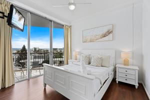 Chevron Renaissance - QStay