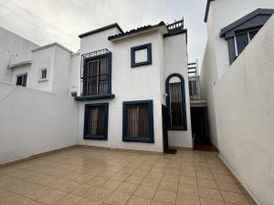 Spacious Rooftop House w King Bed