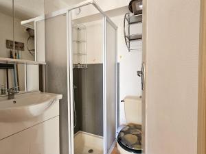 Maisons de vacances Maisonnette proche plage et foret, parking, wifi - FR-1-476-230 : photos des chambres