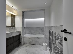 Appartements Appartement spacieux a Tignes avec jacuzzi et parking, ideal pour 12 personnes - FR-1-641-117 : photos des chambres