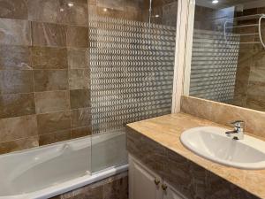 Appartement T3 en bord de mer avec parking sécurisé et WiFi - FR-1-374-230