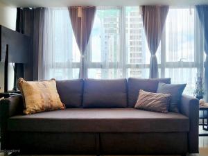 Spacious 68 sqm Family Suite with Laundry Room across Uptown Mall & Mitsukoshi Mall Free Parking