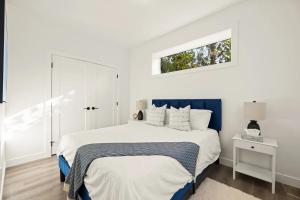 Cozy Saanich Cottage ideal location to UVIC and Downtown