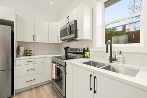 Cozy Saanich Cottage ideal location to UVIC and Downtown