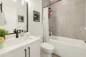 Cozy Saanich Cottage ideal location to UVIC and Downtown