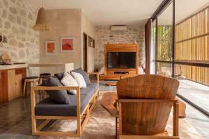 Villa Saluka - Romantic & Serene with Sunset View