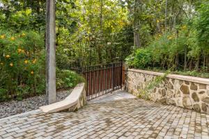 Villa Saluka - Romantic & Serene with Sunset View