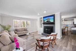 Perfect cute home in Garner with firepit & king bed - Garner