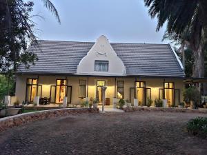 Le Chateau Guest House and Conference Centre