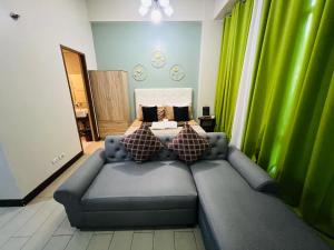 Two Palm Tree Villas Condominium - Studio 1O with Balcony - Across Terminal 3 Airport