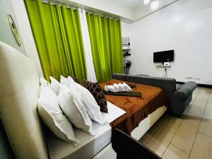 Two Palm Tree Villas Condominium - Studio 1O with Balcony - Across Terminal 3 Airport
