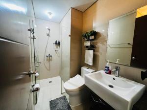 Two Palm Tree Villas Condominium - Studio 1O with Balcony - Across Terminal 3 Airport