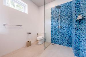 White&Blue Pool Villas