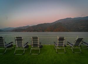 Divine Lake Cruise