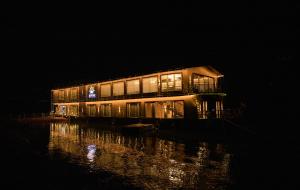 Divine Lake Cruise